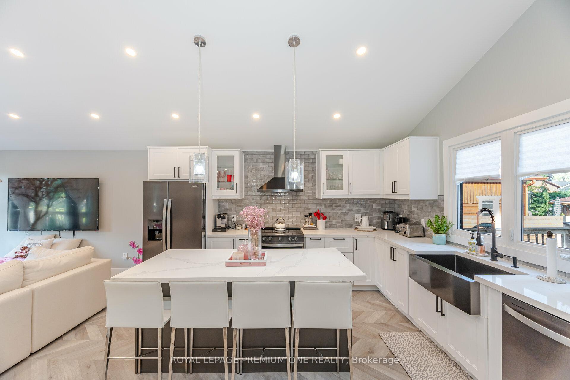 Photo 13 of 707 Rose Lane, Innisfil, Alcona — HOMEH