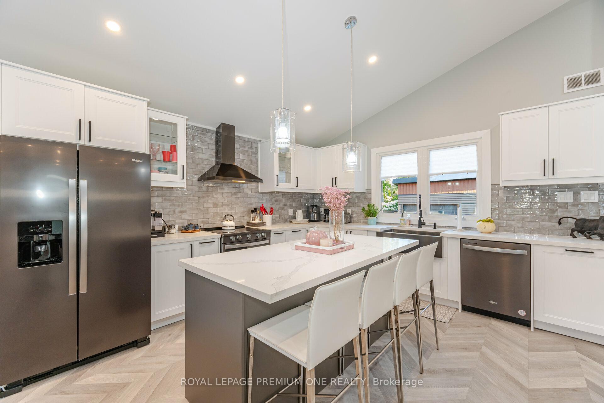 Photo 14 of 707 Rose Lane, Innisfil, Alcona — HOMEH