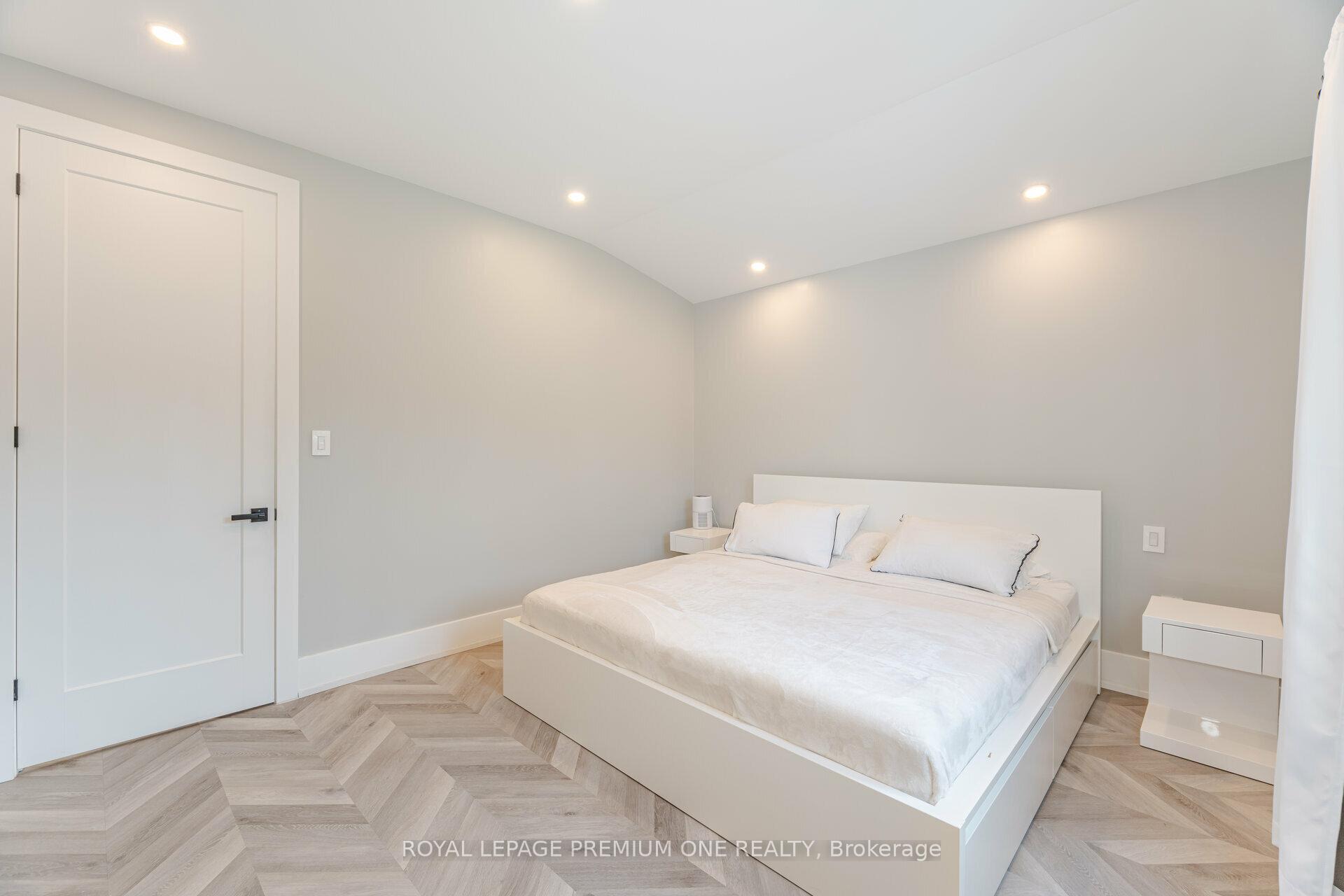 Photo 23 of 707 Rose Lane, Innisfil, Alcona — HOMEH