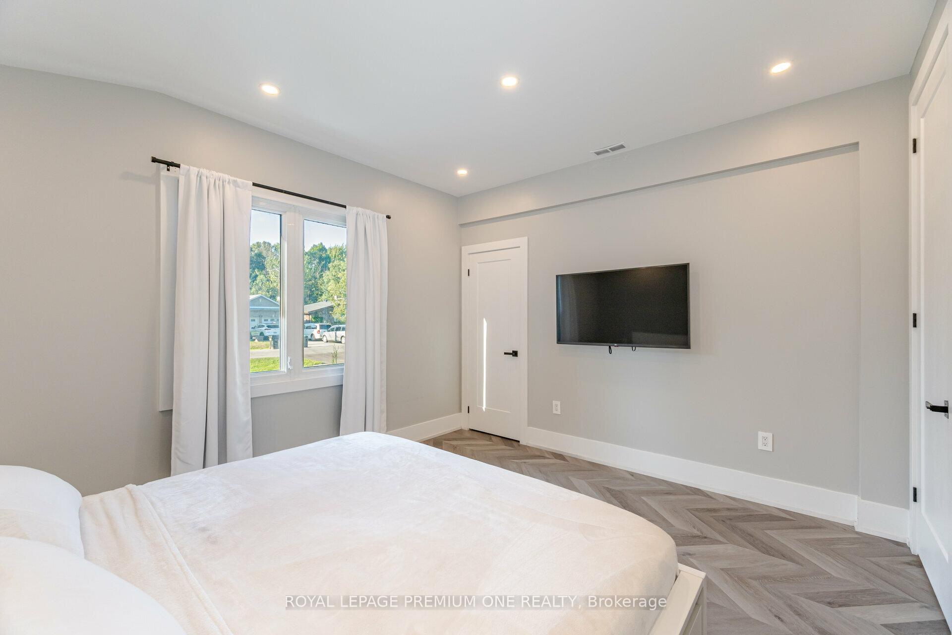 Photo 24 of 707 Rose Lane, Innisfil, Alcona — HOMEH