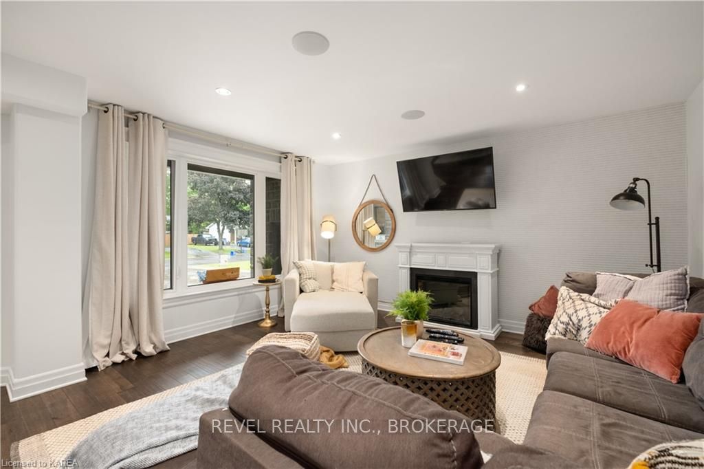 Photo 6 of 43 Kidd Drive, Loyalist, Amherstview — HOMEH
