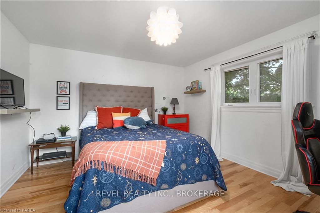 Photo 25 of 43 Kidd Drive, Loyalist, Amherstview — HOMEH