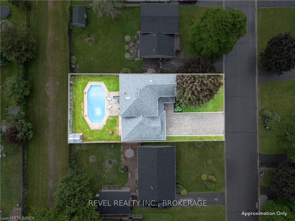 Photo 40 of 43 Kidd Drive, Loyalist, Amherstview — HOMEH