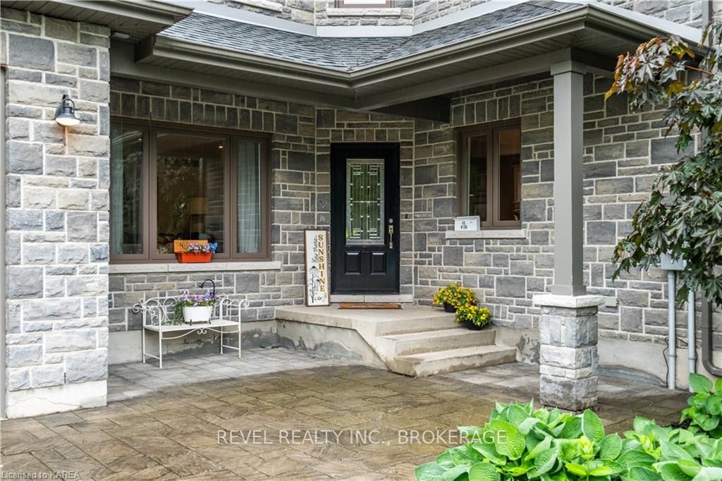 Photo 3 of 43 Kidd Drive, Loyalist, Amherstview — HOMEH