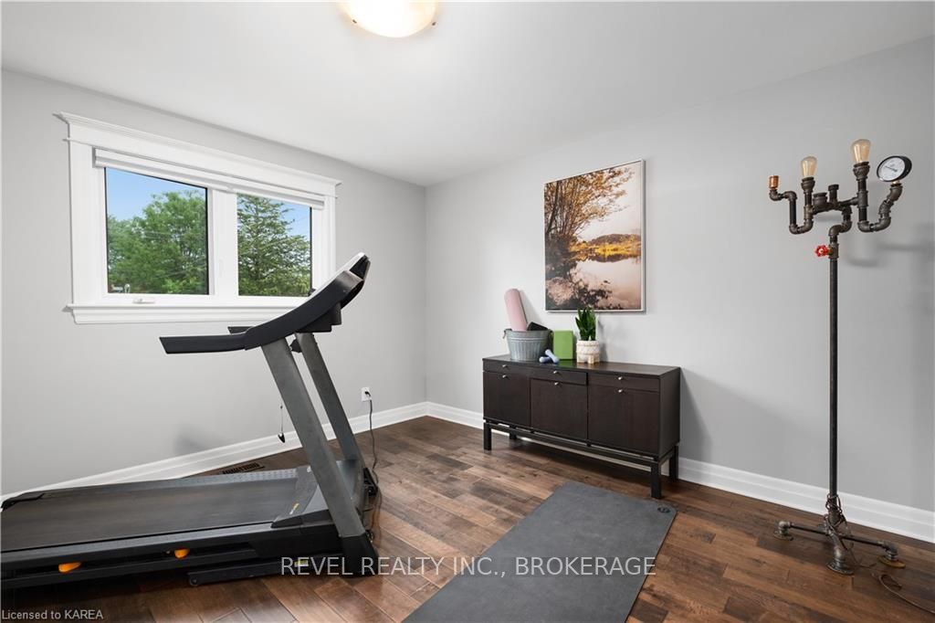 Photo 11 of 43 Kidd Drive, Loyalist, Amherstview — HOMEH