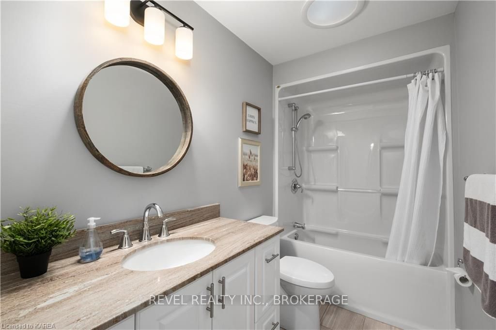 Photo 23 of 43 Kidd Drive, Loyalist, Amherstview — HOMEH