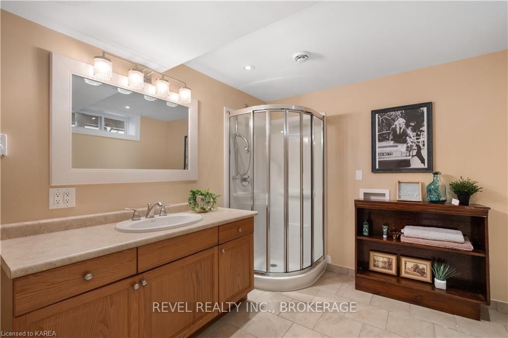 Photo 30 of 43 Kidd Drive, Loyalist, Amherstview — HOMEH