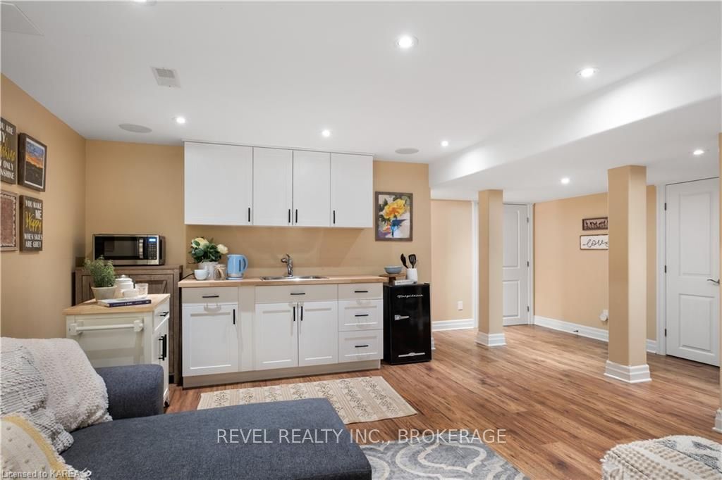 Photo 29 of 43 Kidd Drive, Loyalist, Amherstview — HOMEH