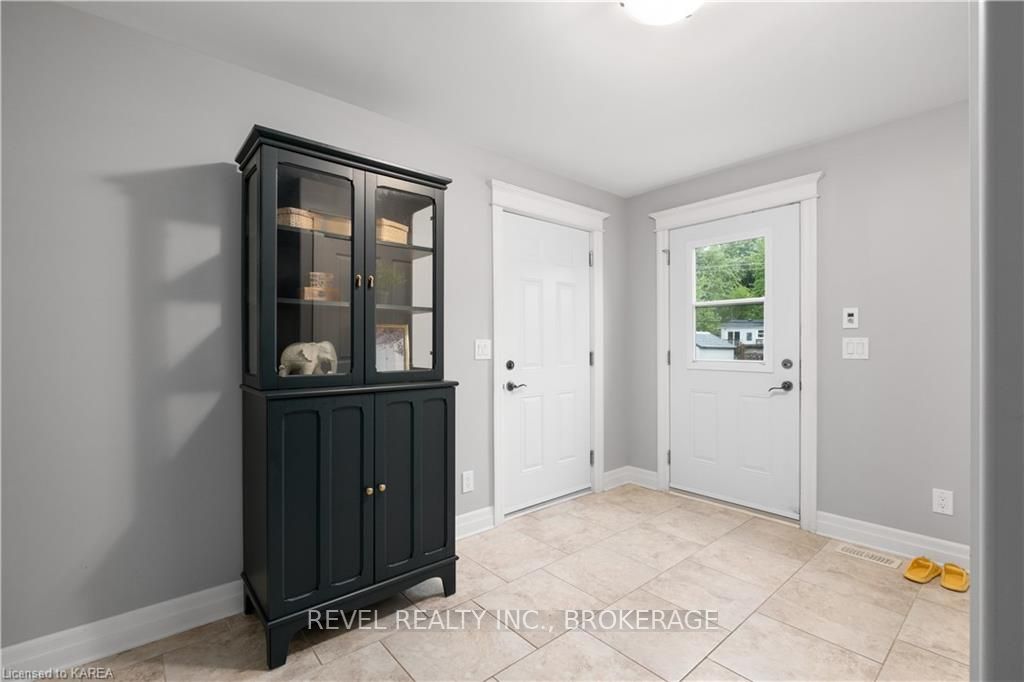 Photo 14 of 43 Kidd Drive, Loyalist, Amherstview — HOMEH