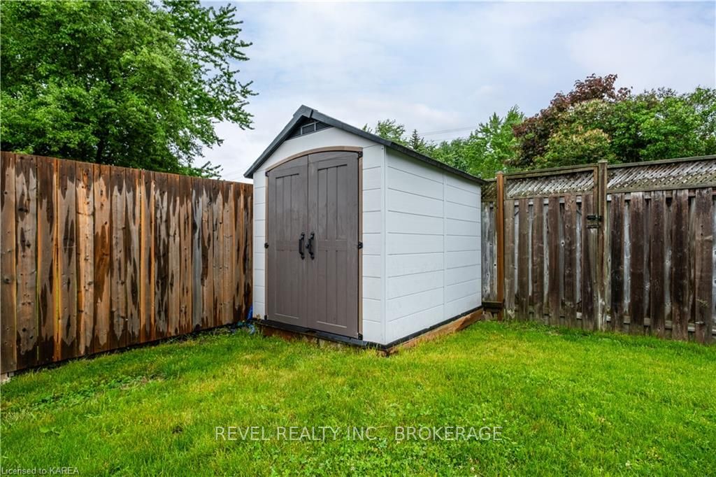 Photo 37 of 43 Kidd Drive, Loyalist, Amherstview — HOMEH