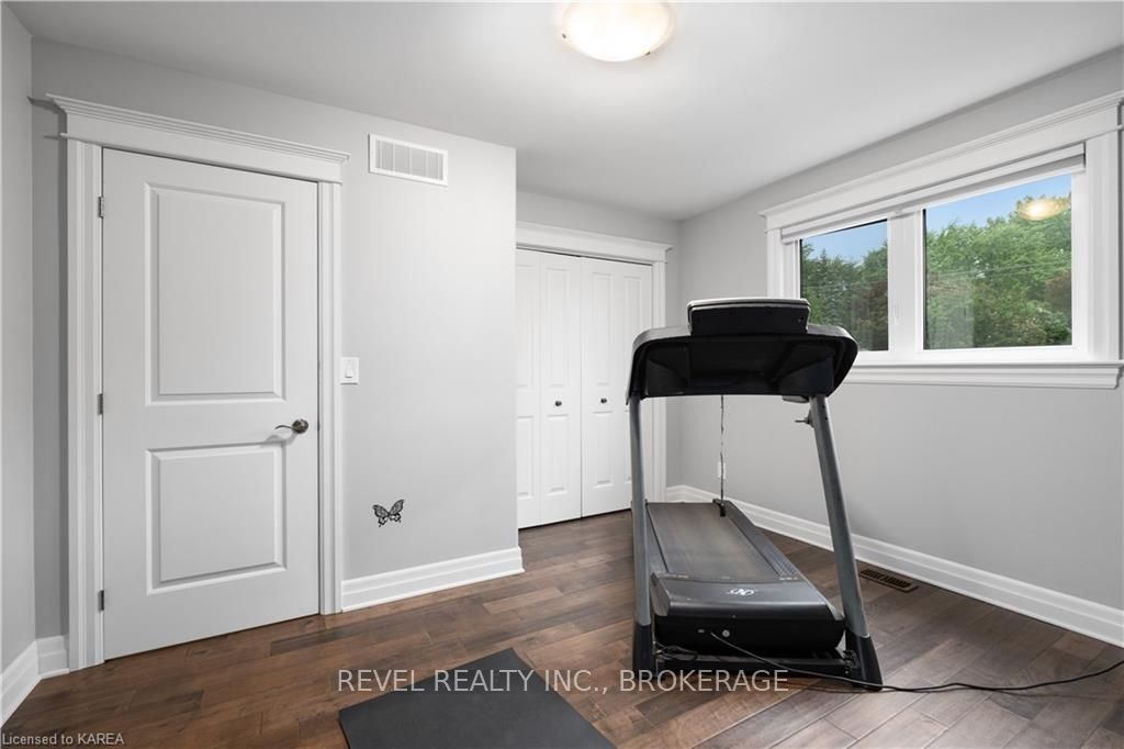 Photo 12 of 43 Kidd Drive, Loyalist, Amherstview — HOMEH