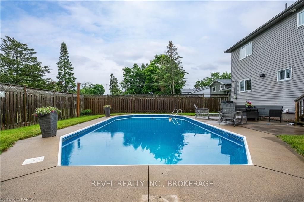 Photo 35 of 43 Kidd Drive, Loyalist, Amherstview — HOMEH