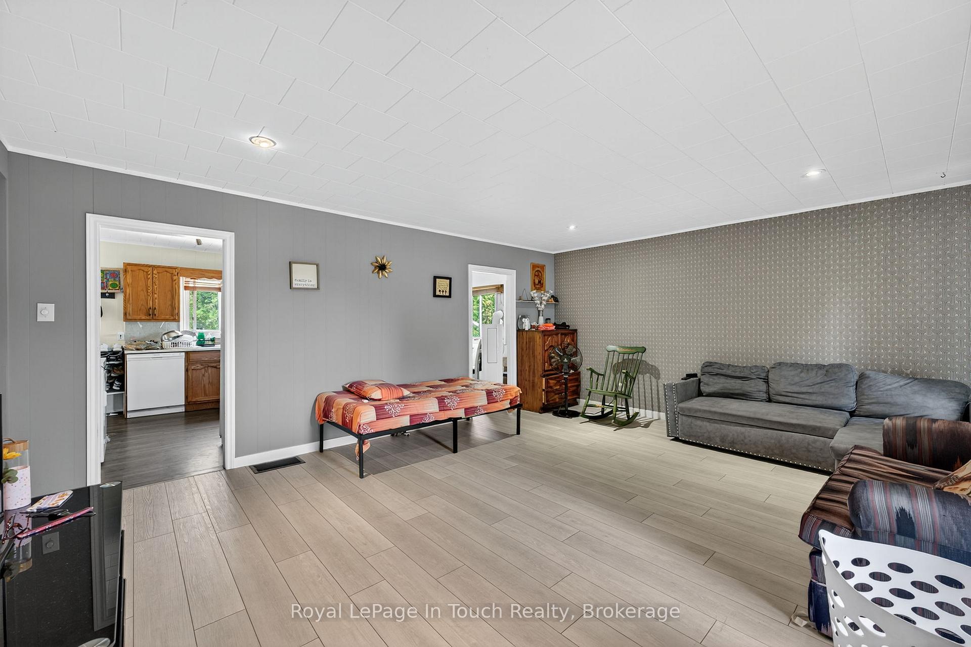 Photo 4 of 8906 County Road 93, Midland — HOMEH
