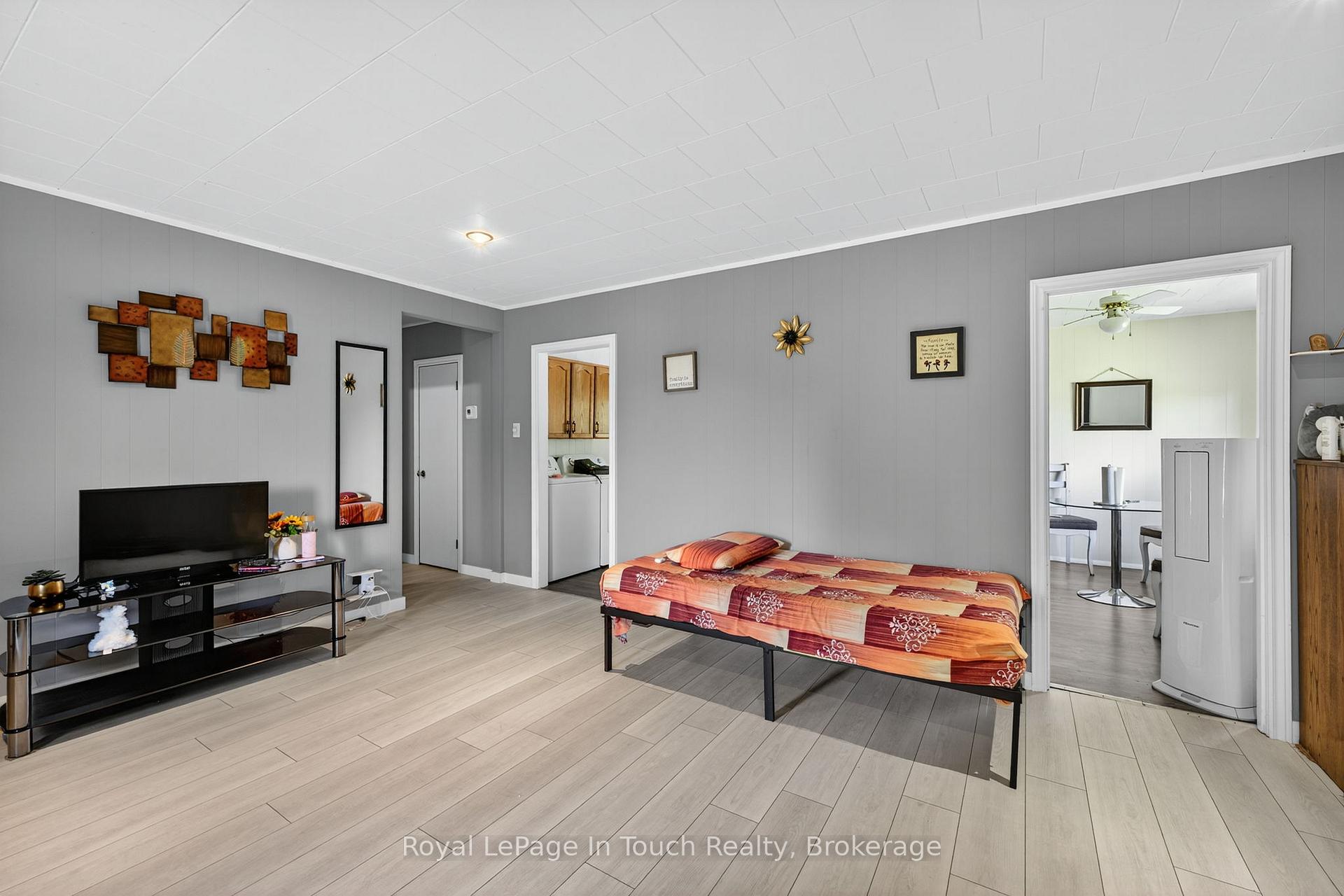 Photo 6 of 8906 County Road 93, Midland — HOMEH