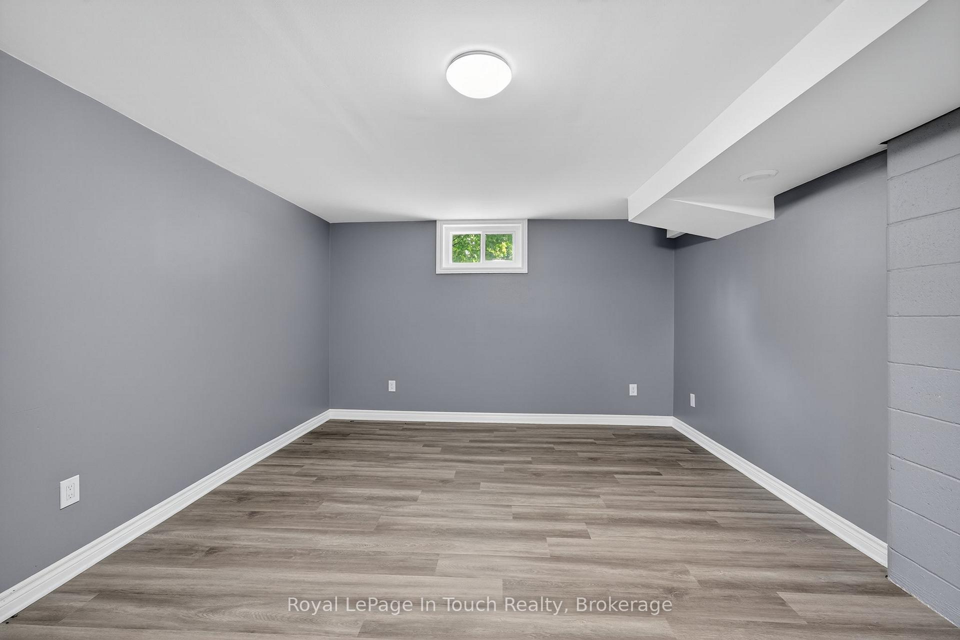 Photo 15 of 8906 County Road 93, Midland — HOMEH