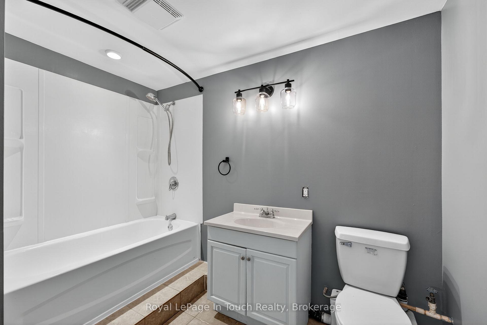 Photo 18 of 8906 County Road 93, Midland — HOMEH