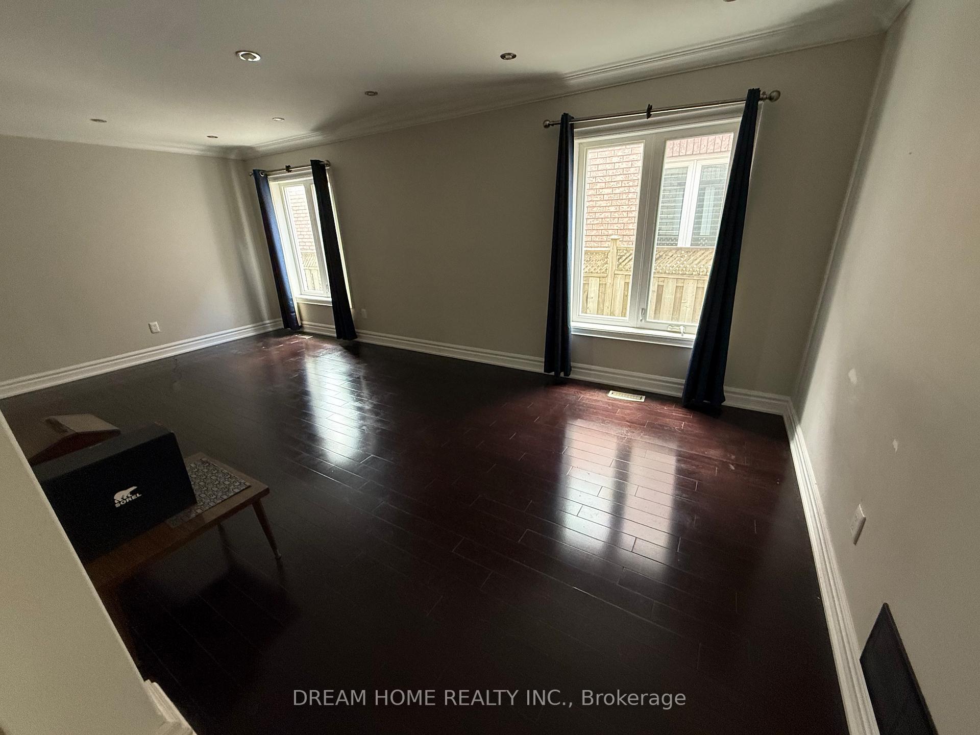 Photo 4 of 49 Sophia Road, Markham, Middlefield — HOMEH