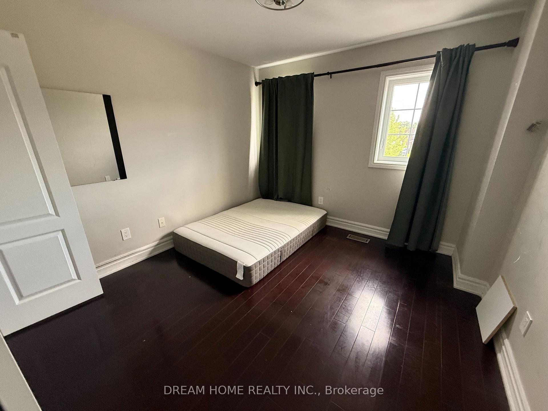 Photo 9 of 49 Sophia Road, Markham, Middlefield — HOMEH