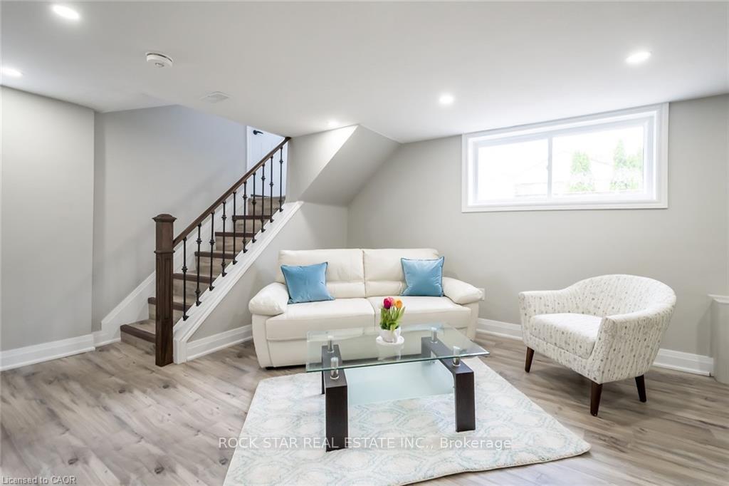 Photo 3 of 88 Wise Crescent, Hamilton, Huntington — HOMEH