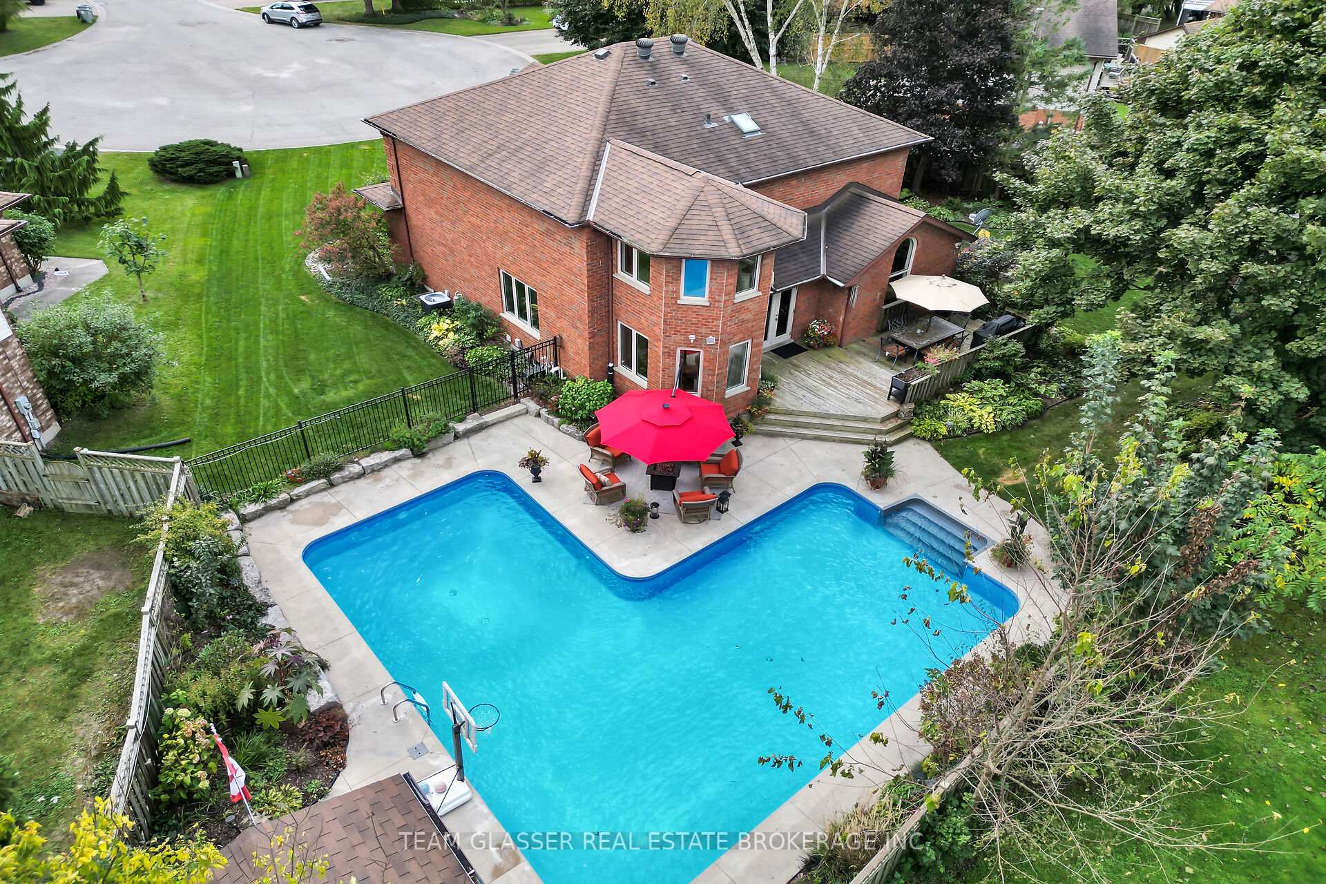 Photo 2 of 33 Hillcrest Court, Middlesex Centre, Delaware Town — HOMEH