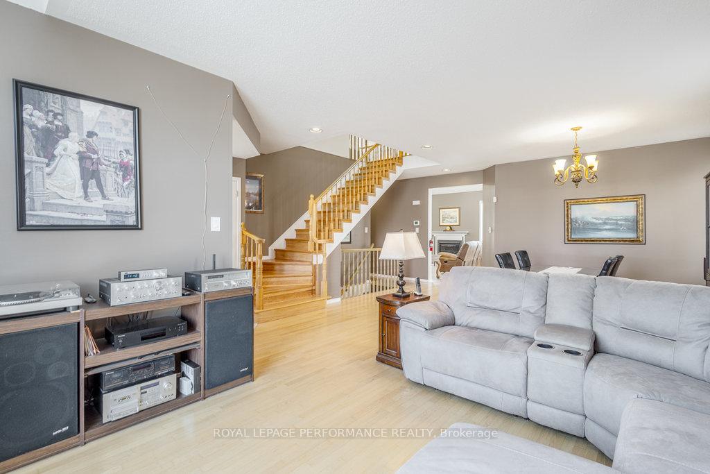 Photo 5 of 147 Grassy Plains Drive, Ottawa, Kanata - Emerald Meadows/Trailwest — HOMEH