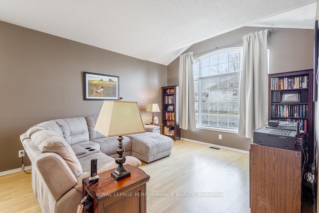 Photo 6 of 147 Grassy Plains Drive, Ottawa, Kanata - Emerald Meadows/Trailwest — HOMEH