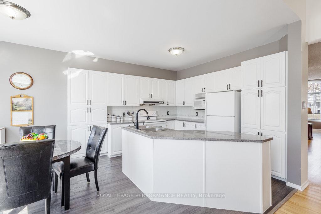 Photo 10 of 147 Grassy Plains Drive, Ottawa, Kanata - Emerald Meadows/Trailwest — HOMEH