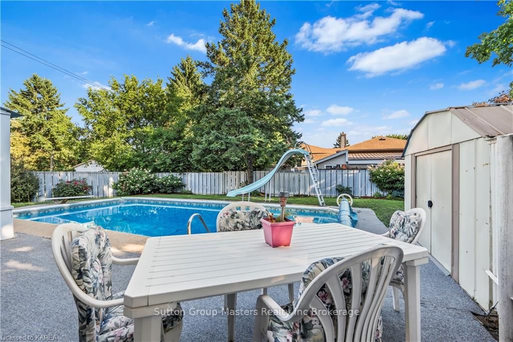 Photo 32 of 3 Morden Crescent, Loyalist, Amherstview — HOMEH
