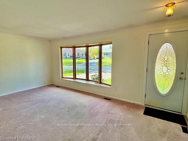 Photo 7 of 3 Morden Crescent, Loyalist, Amherstview — HOMEH