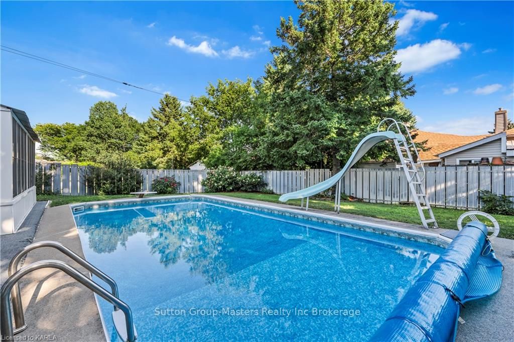 Photo 33 of 3 Morden Crescent, Loyalist, Amherstview — HOMEH