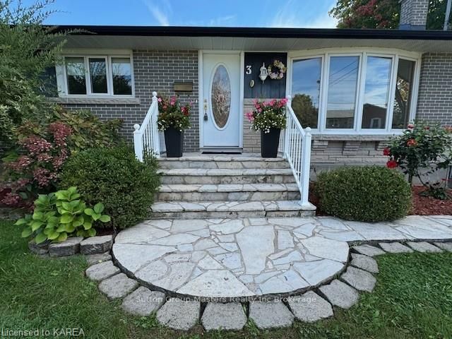 Photo 1 of 3 Morden Crescent, Loyalist, Amherstview — HOMEH