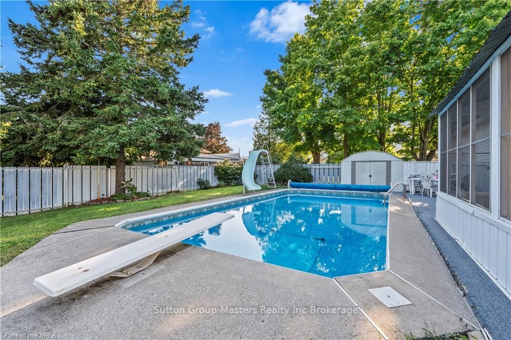 Photo 29 of 3 Morden Crescent, Loyalist, Amherstview — HOMEH