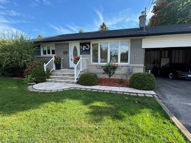 Photo 2 of 3 Morden Crescent, Loyalist, Amherstview — HOMEH