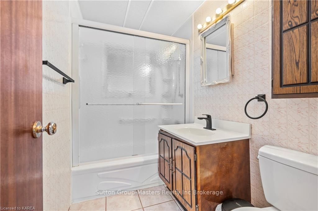 Photo 11 of 3 Morden Crescent, Loyalist, Amherstview — HOMEH