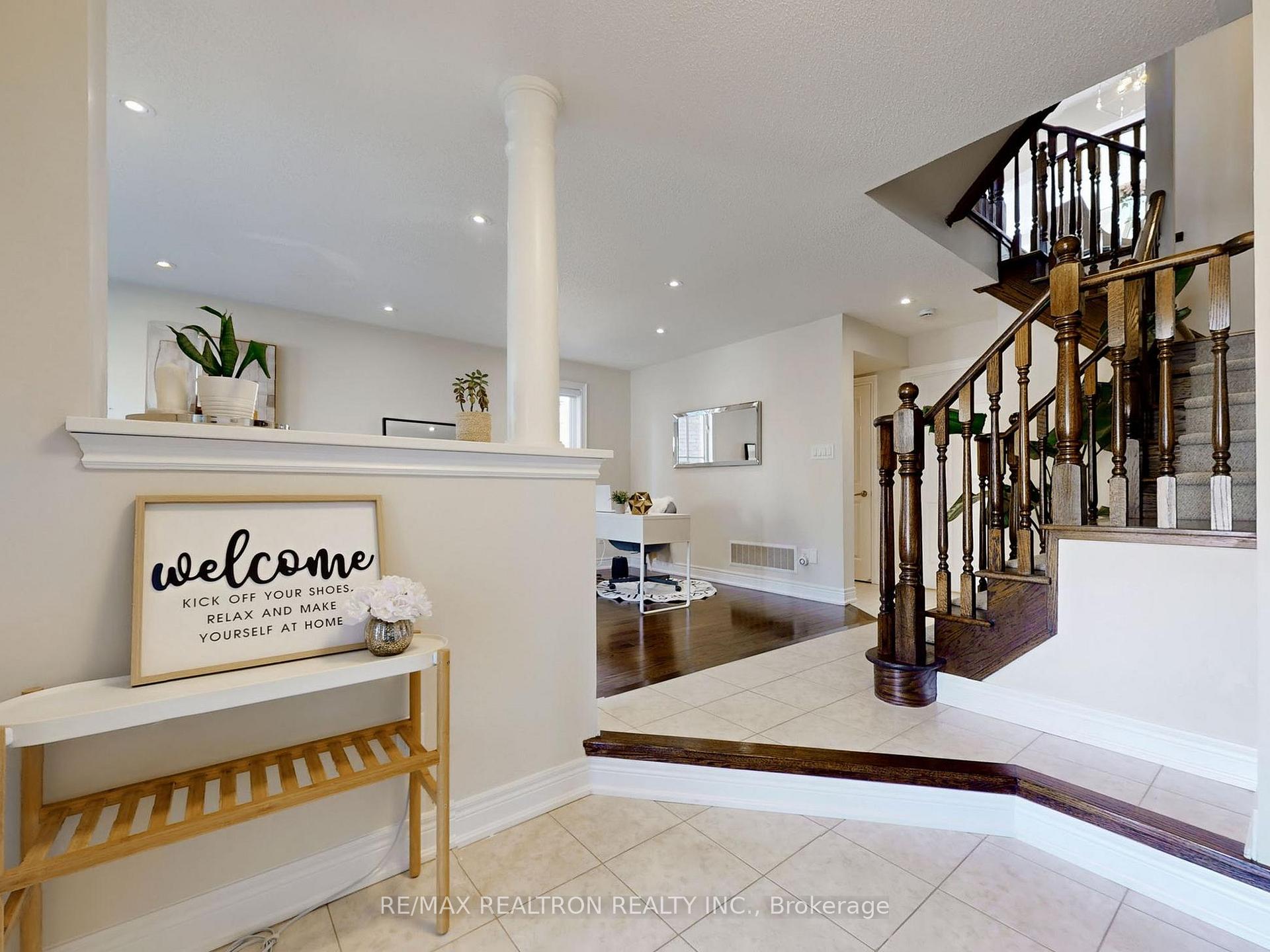 Photo 3 of 25 Walter Scott Crescent, Markham, Victoria Square — HOMEH