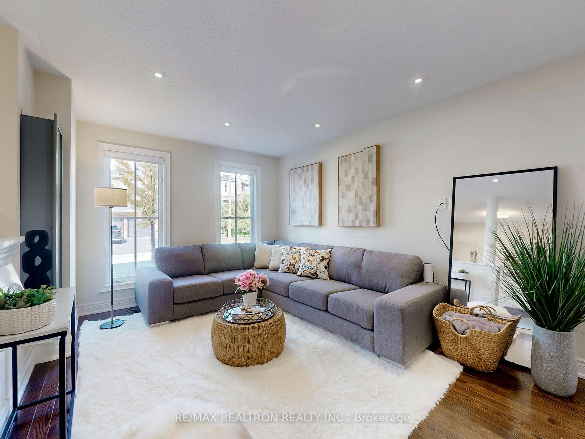 Photo 4 of 25 Walter Scott Crescent, Markham, Victoria Square — HOMEH