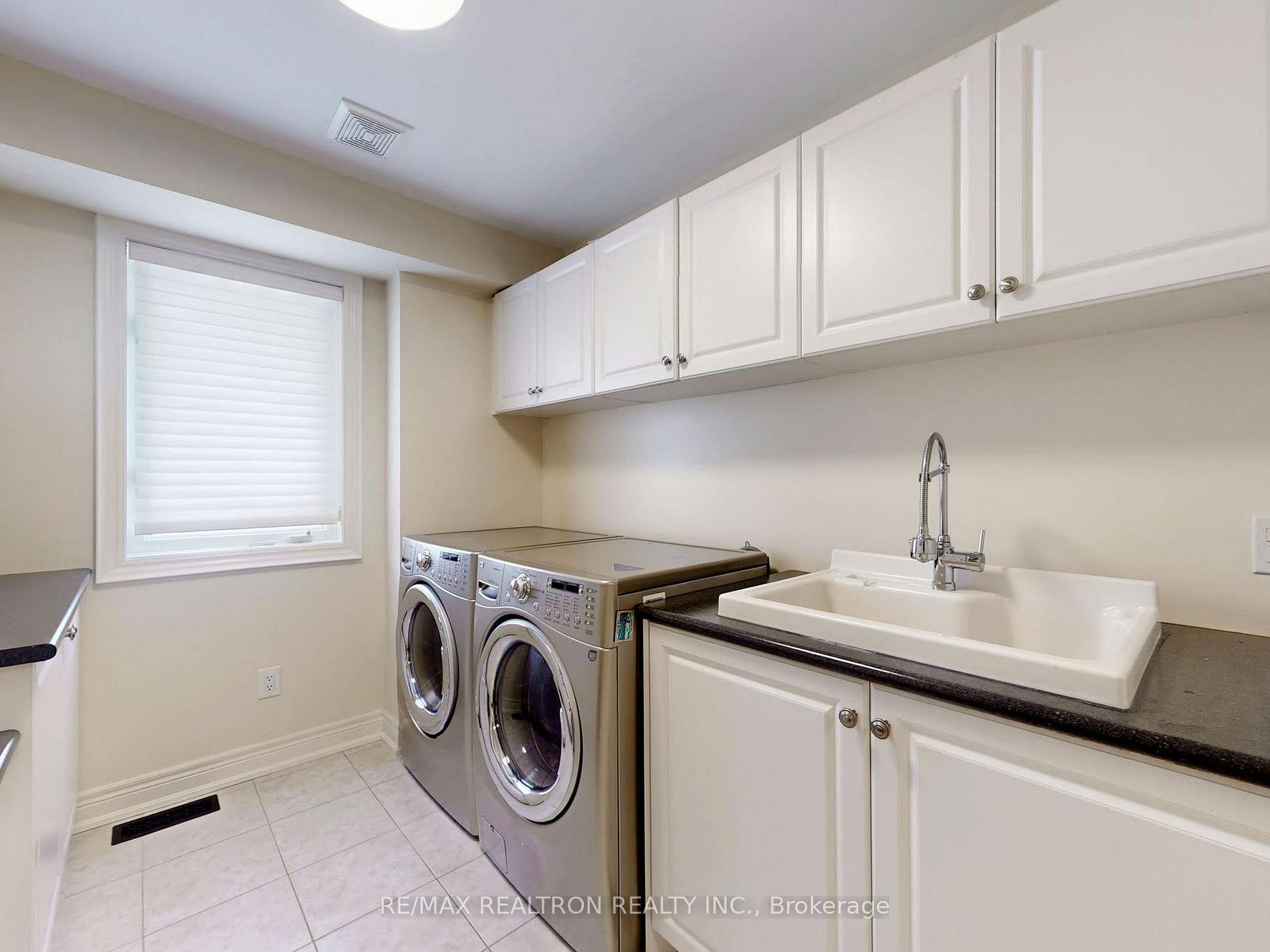 Photo 11 of 25 Walter Scott Crescent, Markham, Victoria Square — HOMEH