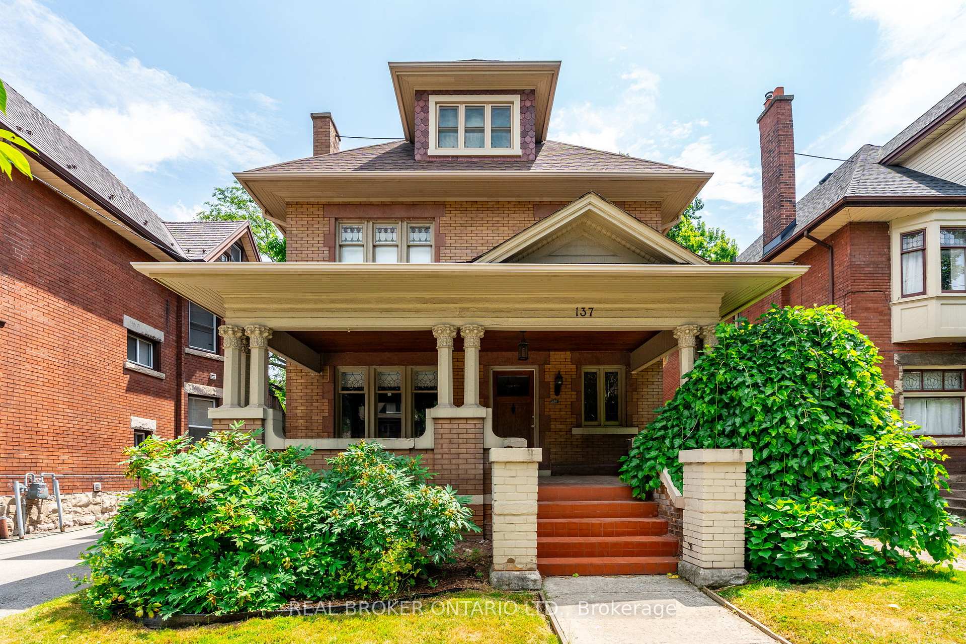 Front of Unit 1, 137 Sherman Avenue S