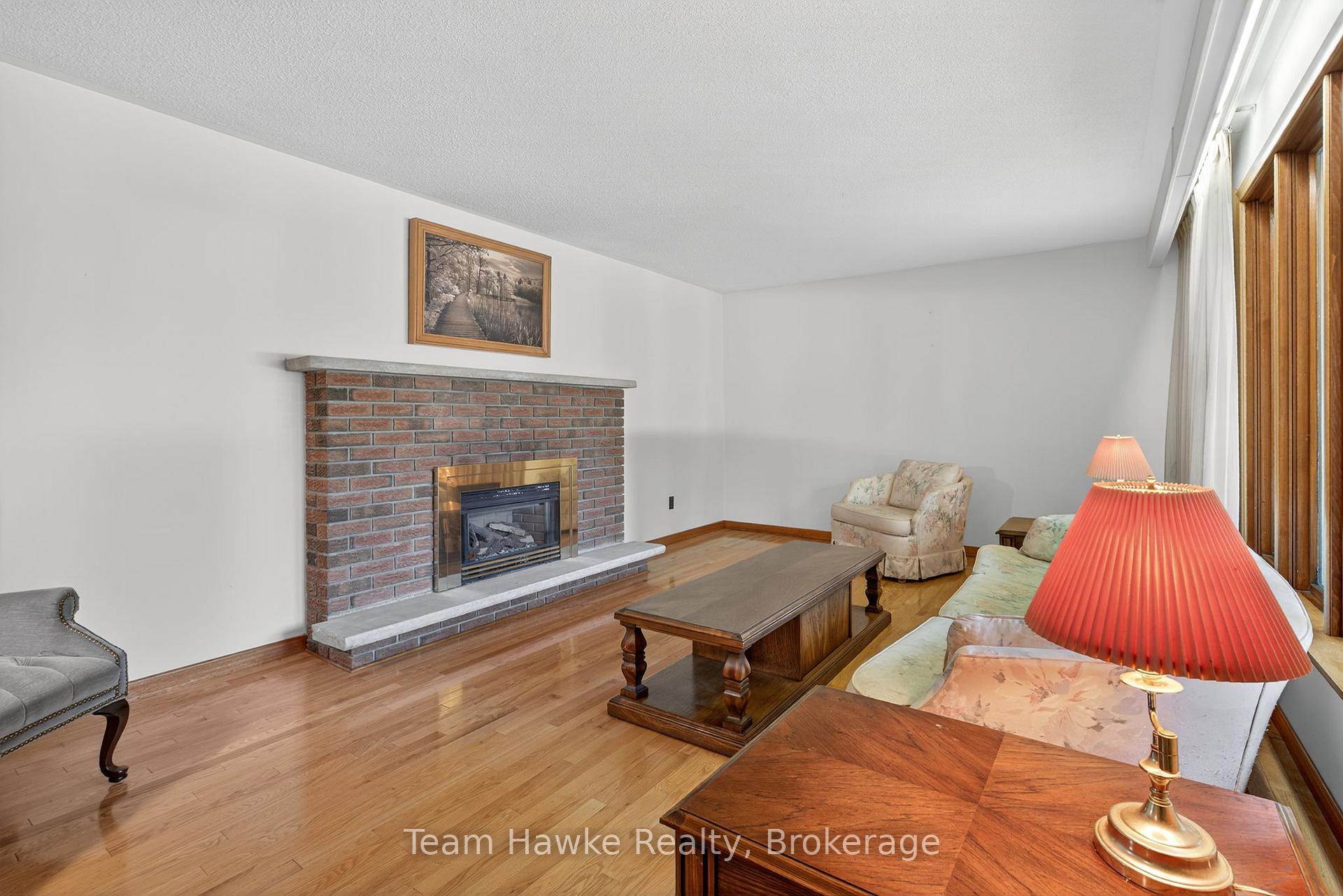 Photo 10 of 926 Midland Point Road, Midland — HOMEH