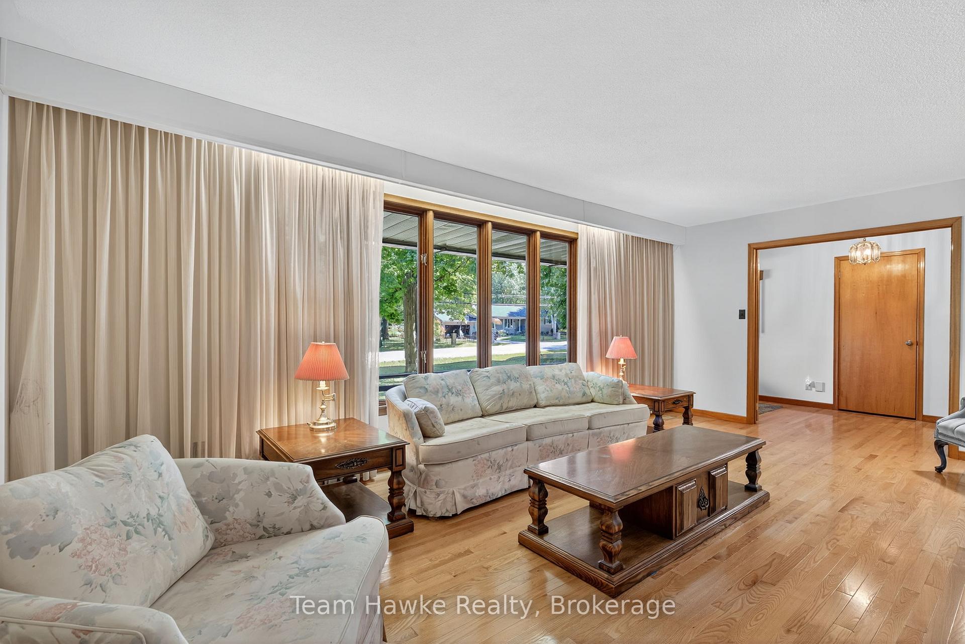Photo 11 of 926 Midland Point Road, Midland — HOMEH