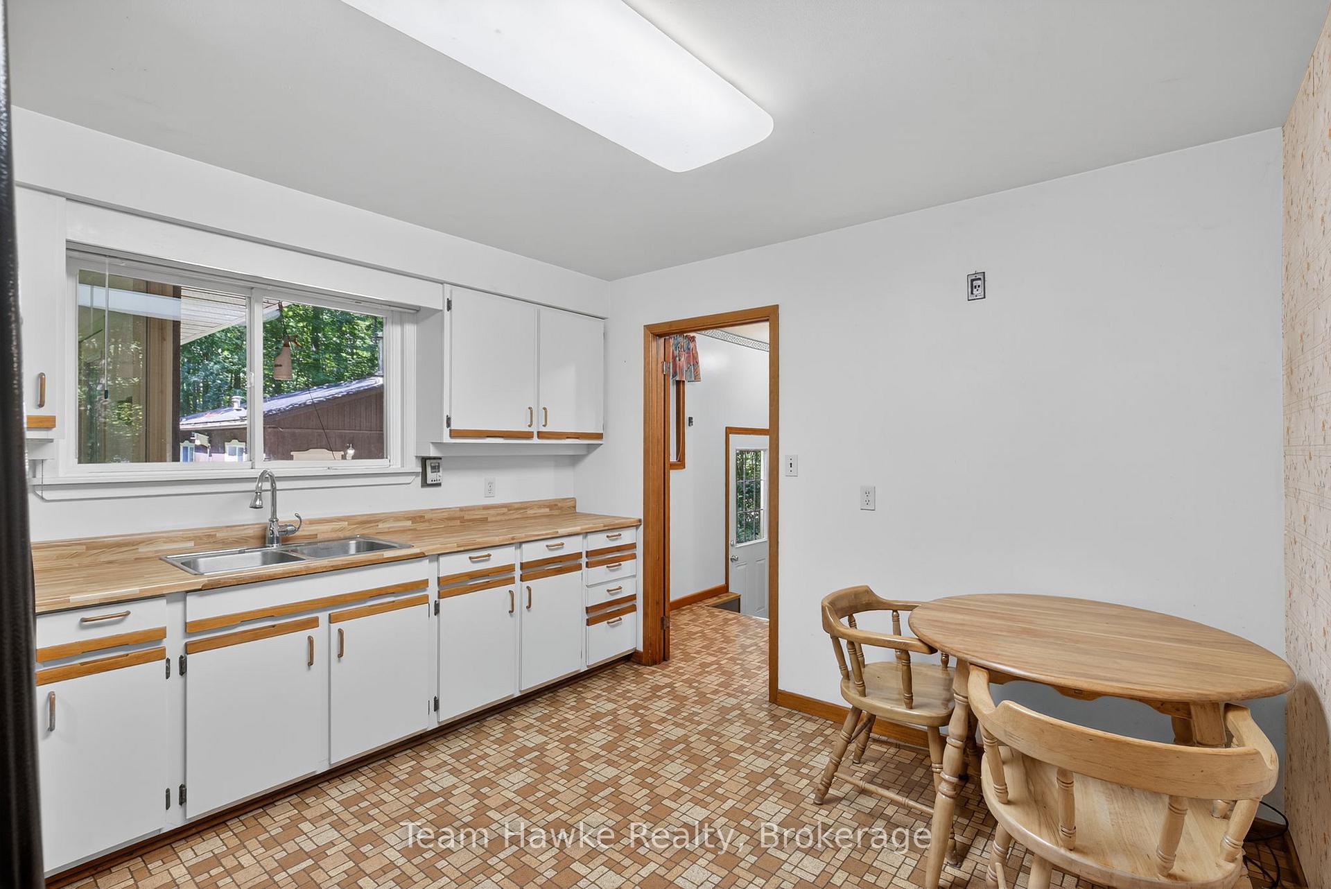 Photo 14 of 926 Midland Point Road, Midland — HOMEH
