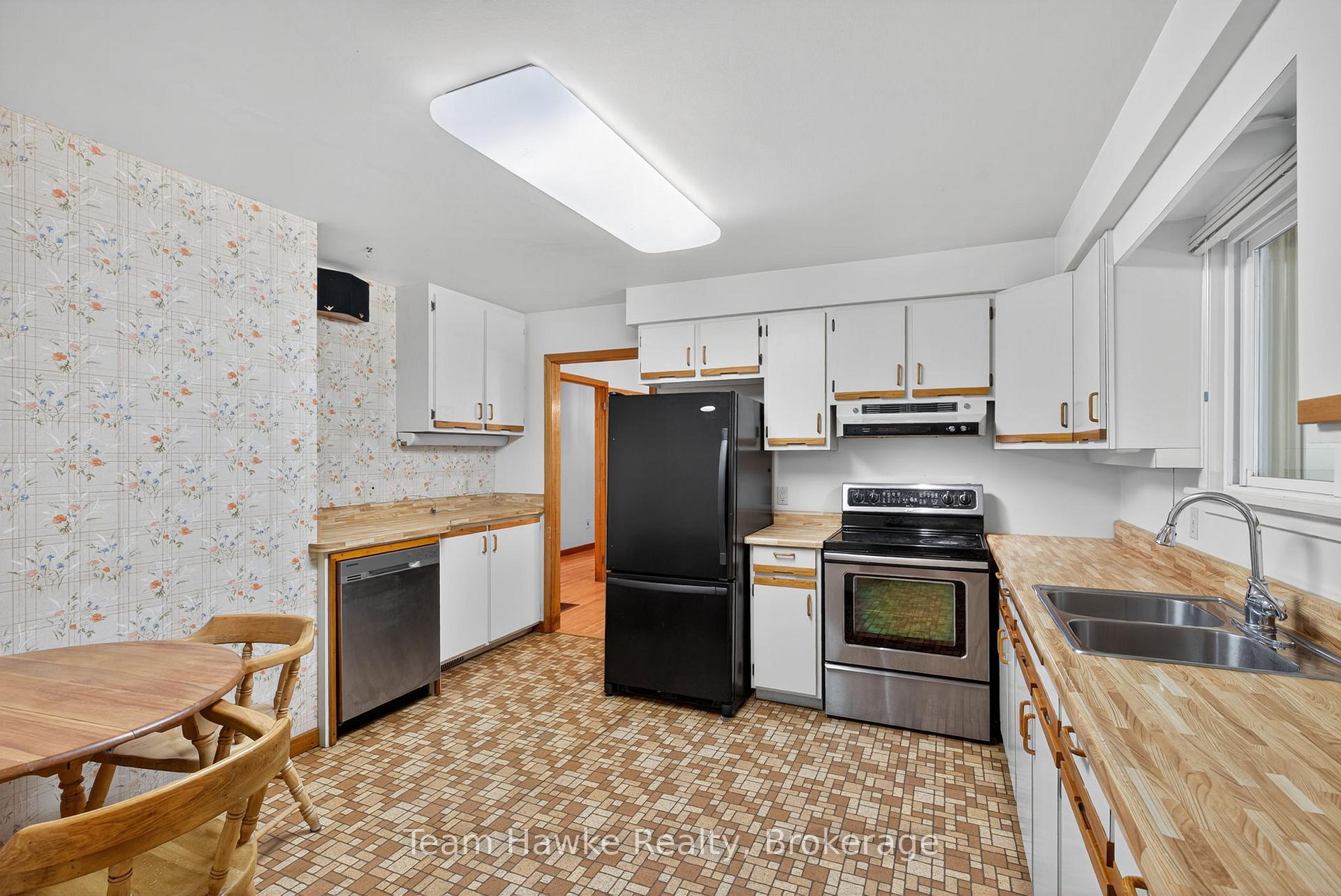 Photo 16 of 926 Midland Point Road, Midland — HOMEH
