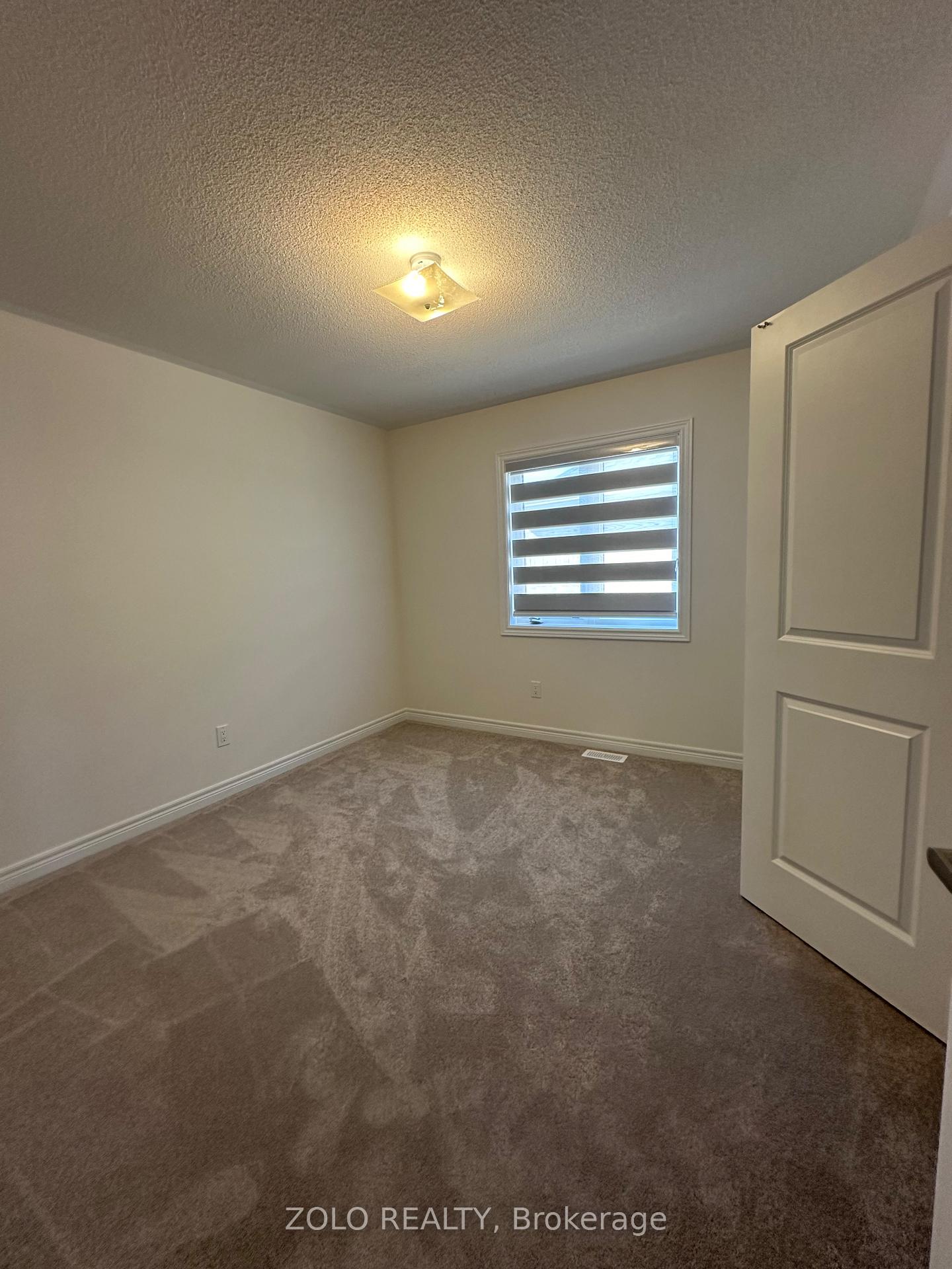 Photo 7 of 1386 Davis Loop, Innisfil, Lefroy — HOMEH