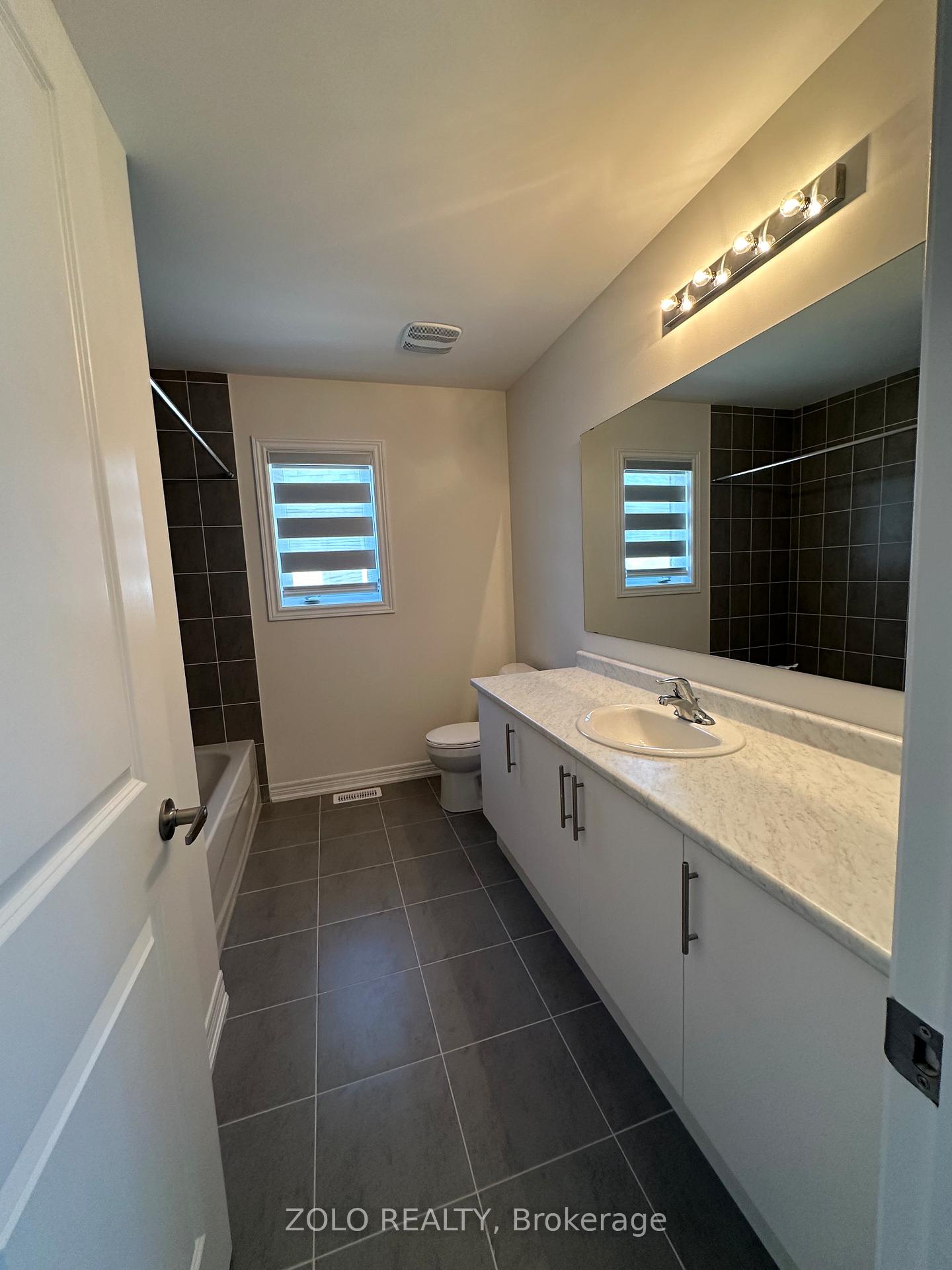 Photo 8 of 1386 Davis Loop, Innisfil, Lefroy — HOMEH