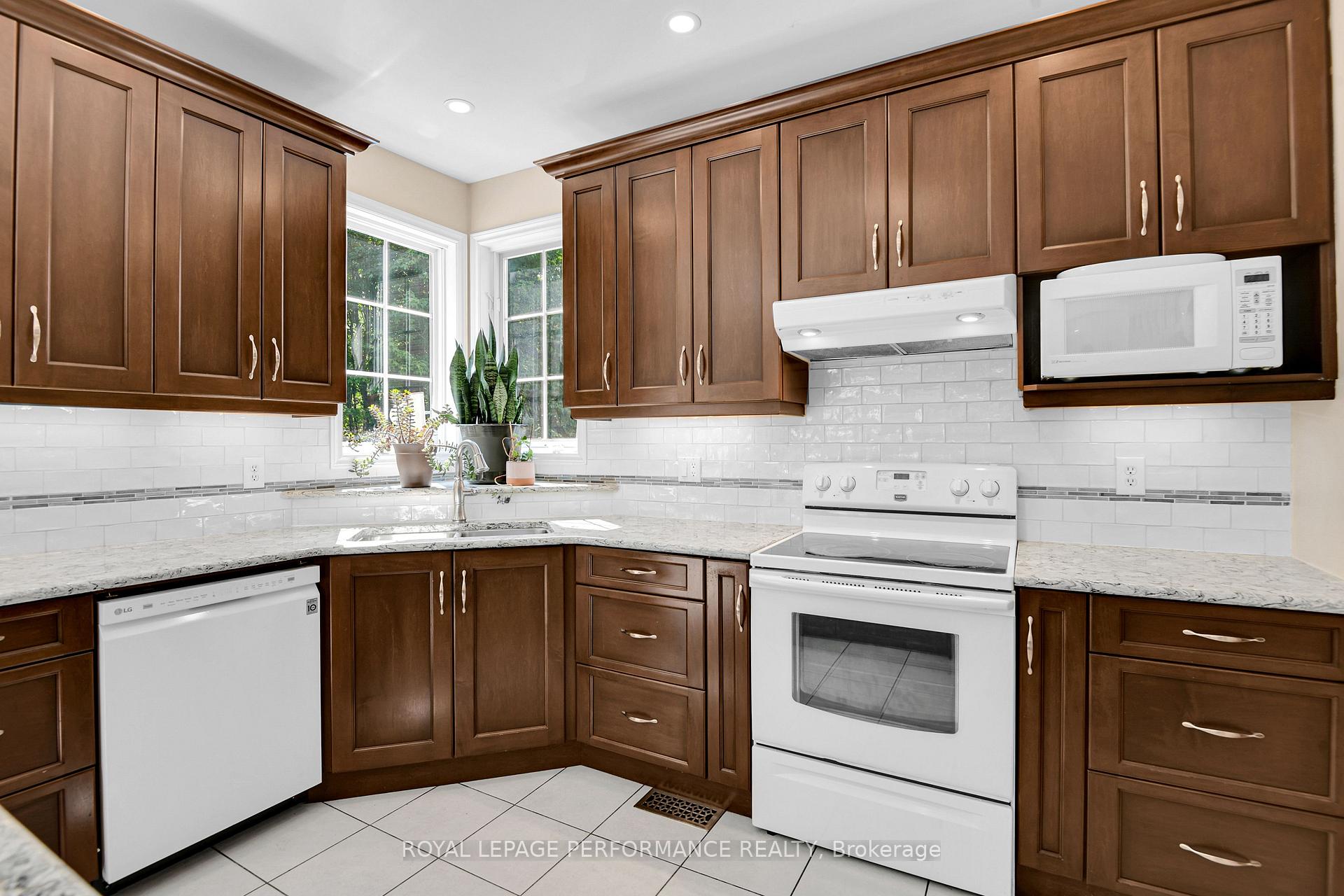 Photo 11 of 77 Mattawa Crescent, Ottawa, Kanata - Bridlewood — HOMEH