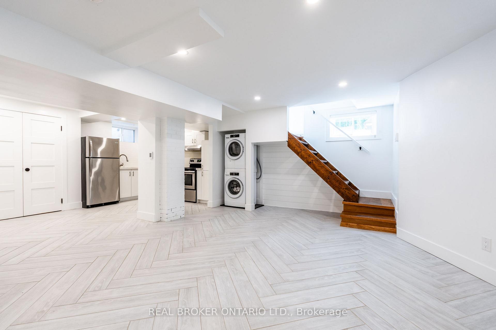 Photo 5 of Unit 4, 137 Sherman Avenue S, Hamilton, Blakeley — HOMEH