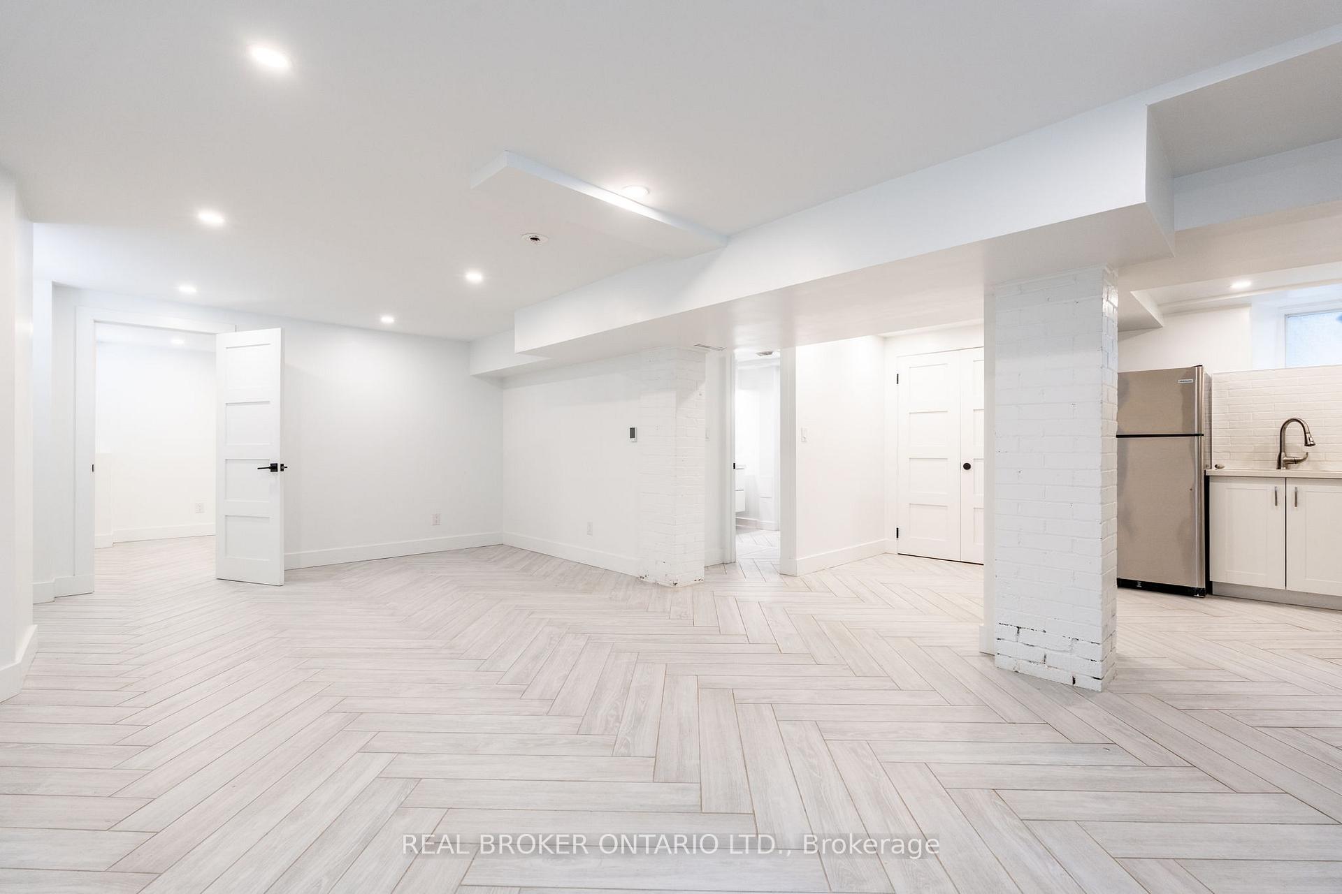 Photo 6 of Unit 4, 137 Sherman Avenue S, Hamilton, Blakeley — HOMEH