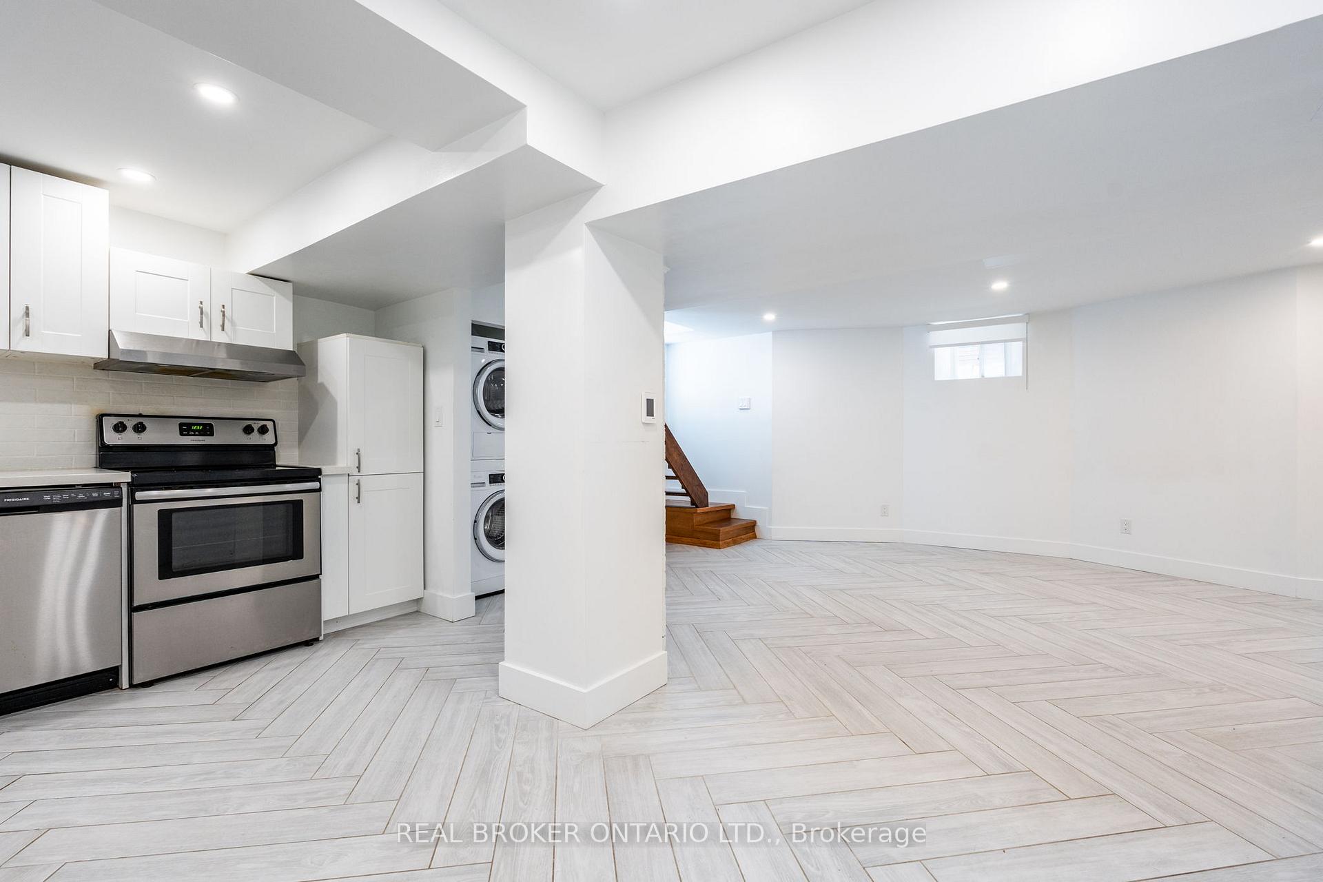 Photo 8 of Unit 4, 137 Sherman Avenue S, Hamilton, Blakeley — HOMEH