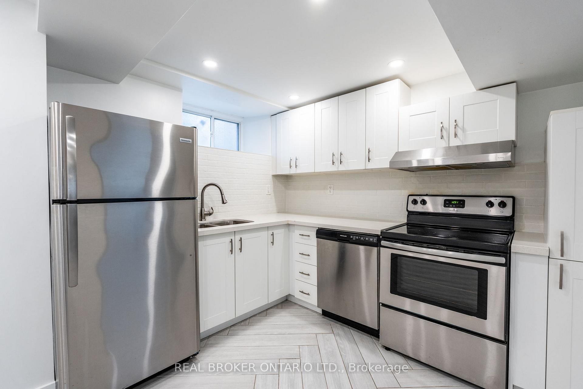 Photo 10 of Unit 4, 137 Sherman Avenue S, Hamilton, Blakeley — HOMEH