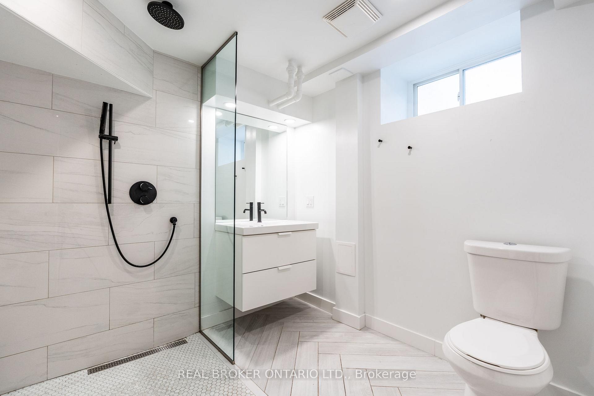 Photo 13 of Unit 4, 137 Sherman Avenue S, Hamilton, Blakeley — HOMEH